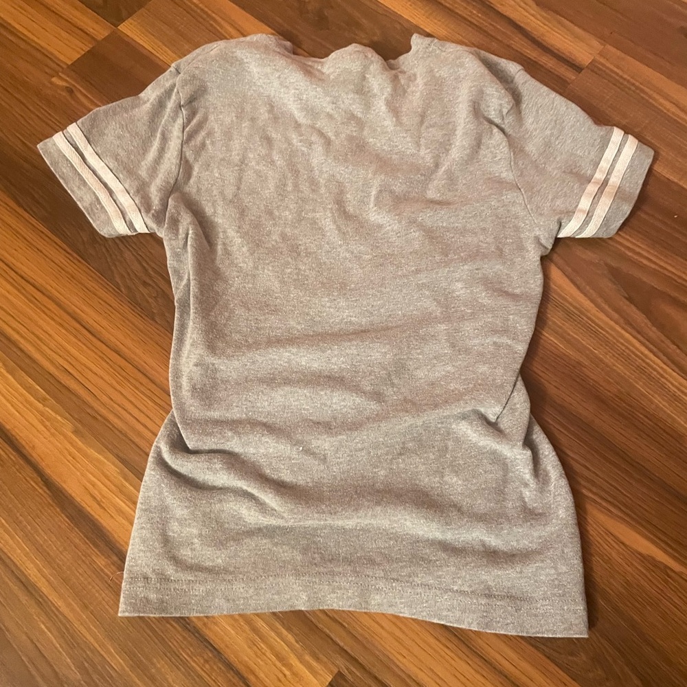 Slimming Chicago White Sox shirt